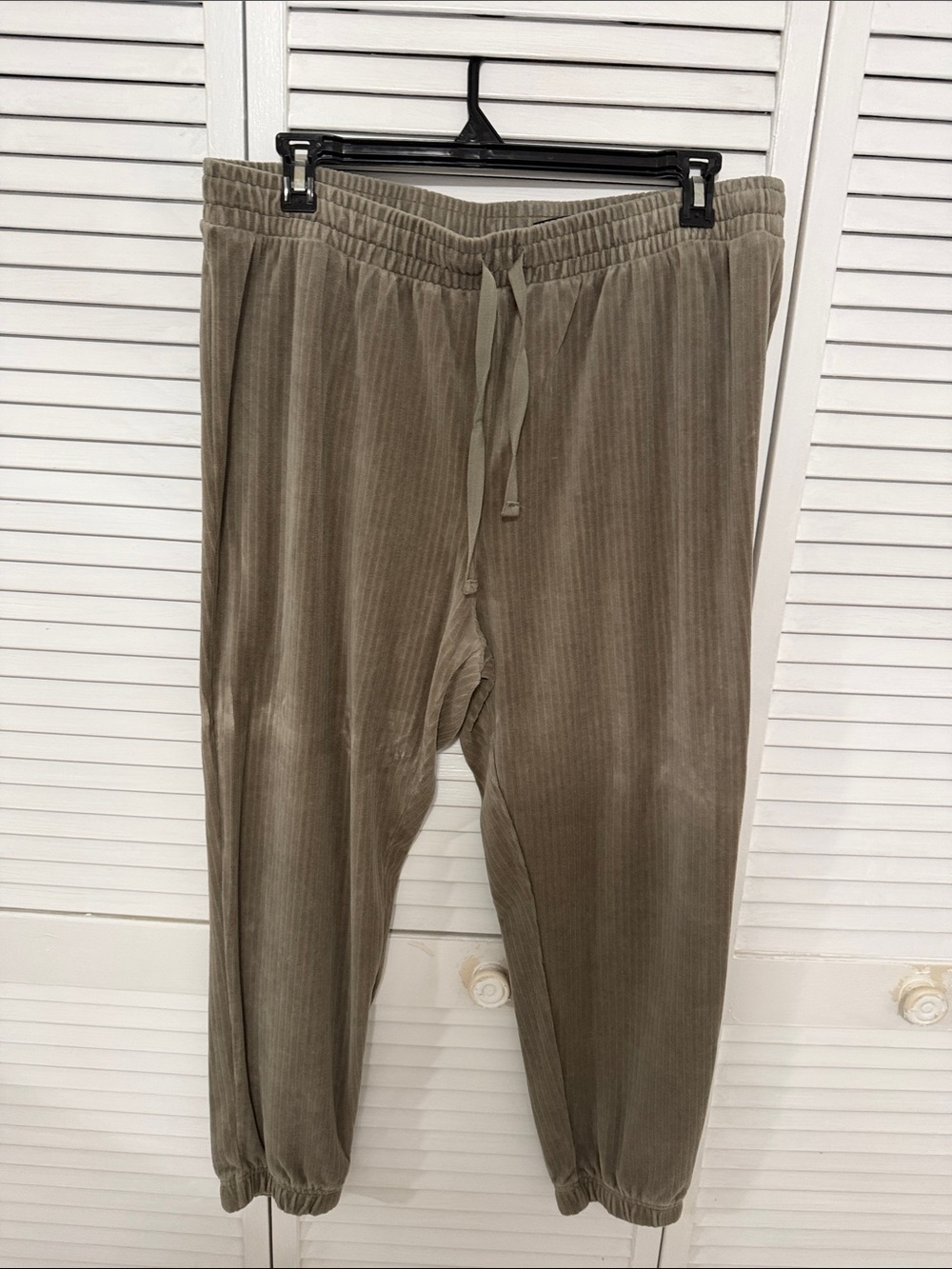 Women’s Olive Ribbed Pull-On Jogger Pants